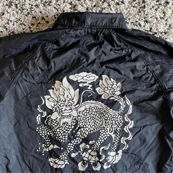 Active Ride Shop Jacket Black White Dragon Graphic Snap Button Windbreaker Small - Picture 10 of 11